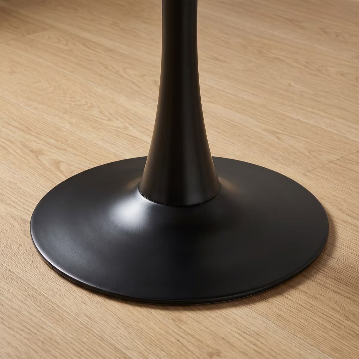 Round Dining Table – White Tulip Pedestal Design for Small Spaces