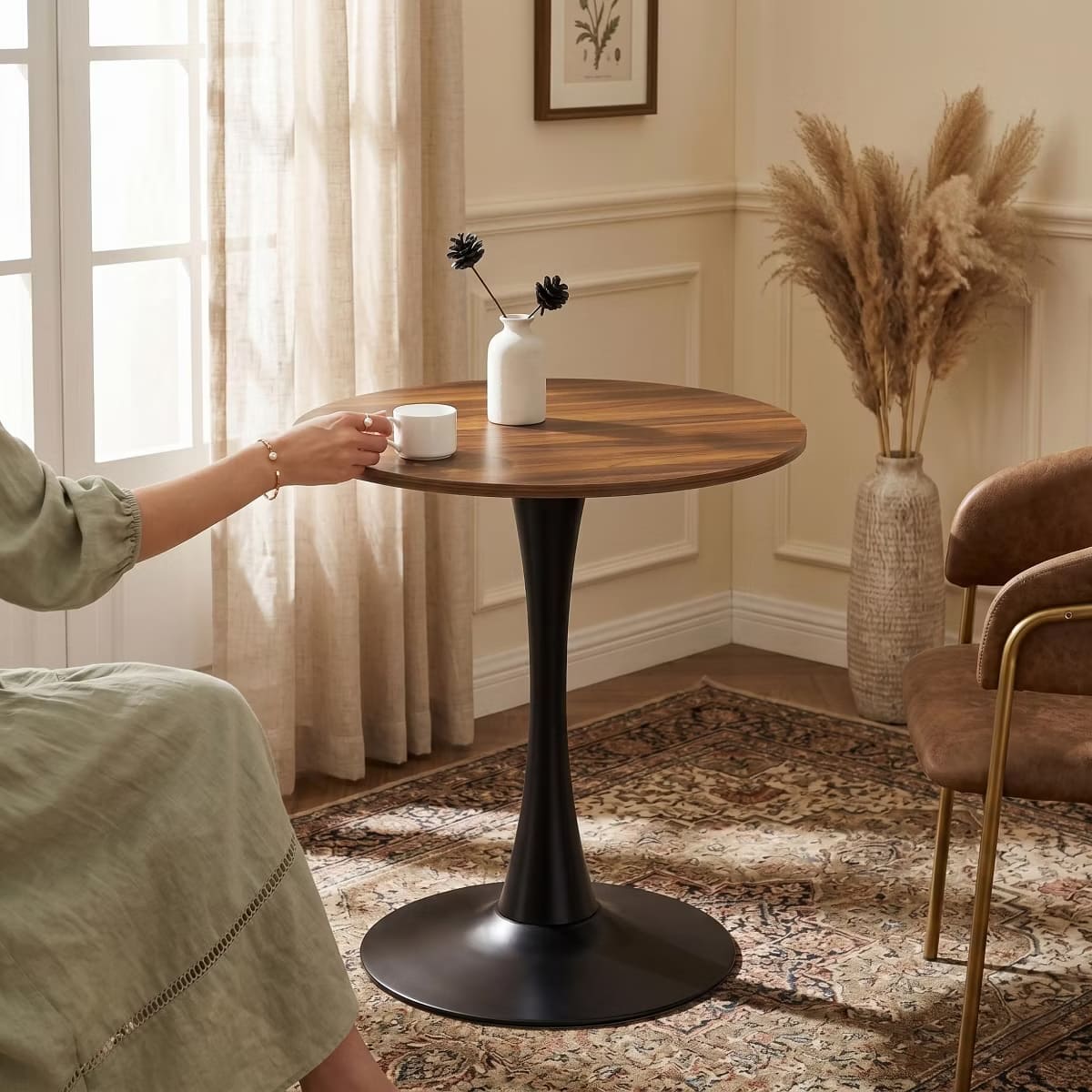Round Dining Table – White Tulip Pedestal Design for Small Spaces