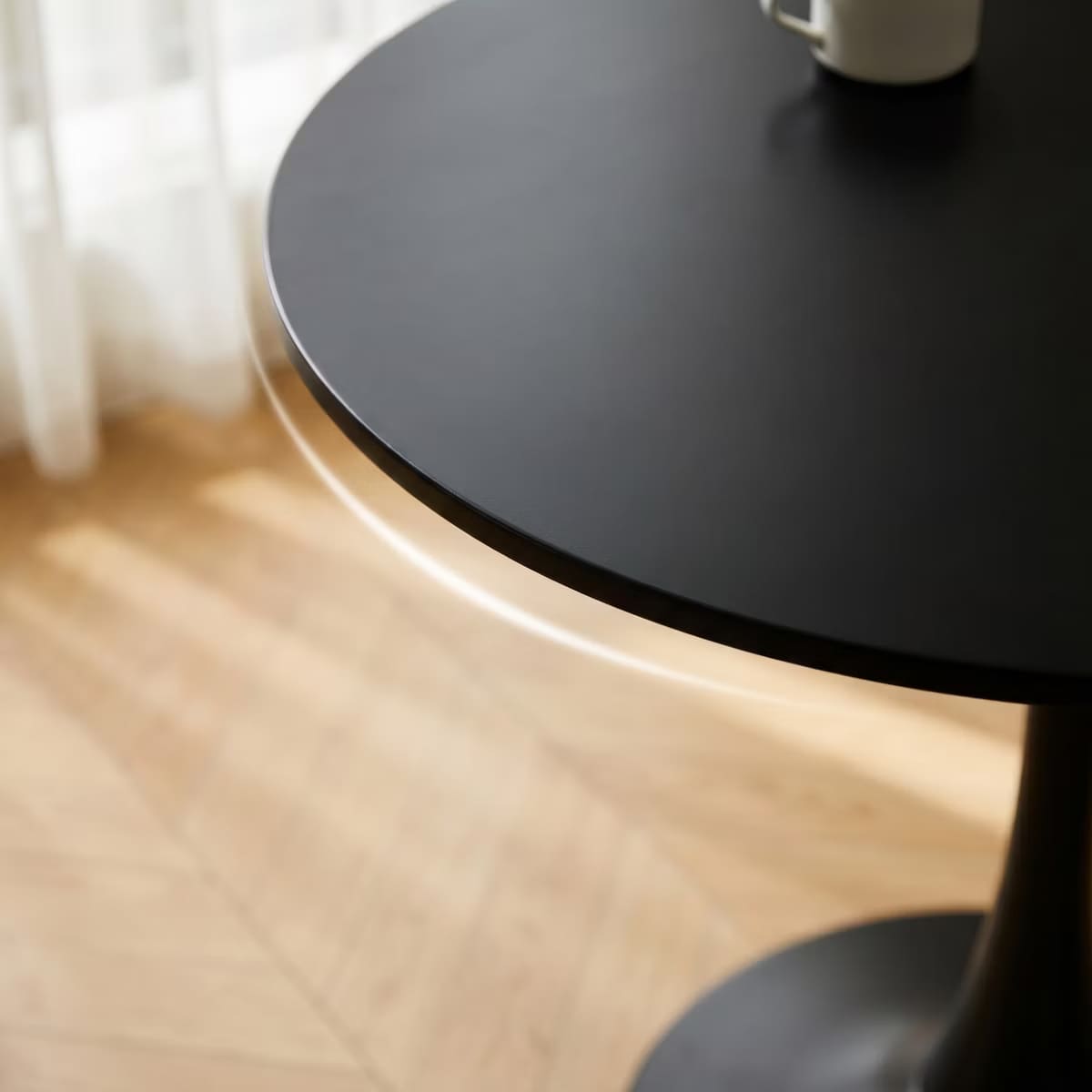 Round Dining Table – White Tulip Pedestal Design for Small Spaces