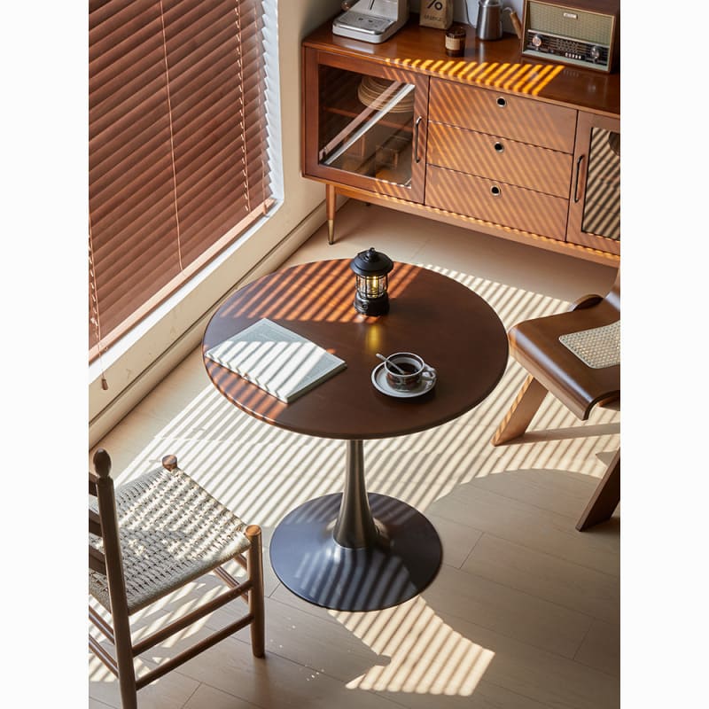 Round White Tulip Dining Table for Apartment & Small Spaces